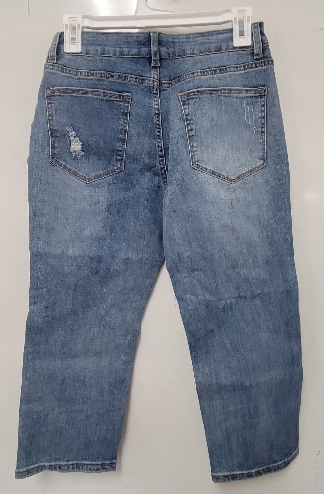 Women's Distressed Stretchy Cropped Jeans