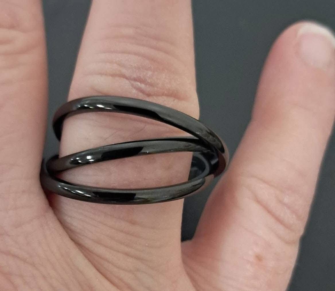 Interlocking Black Ring- Size 7